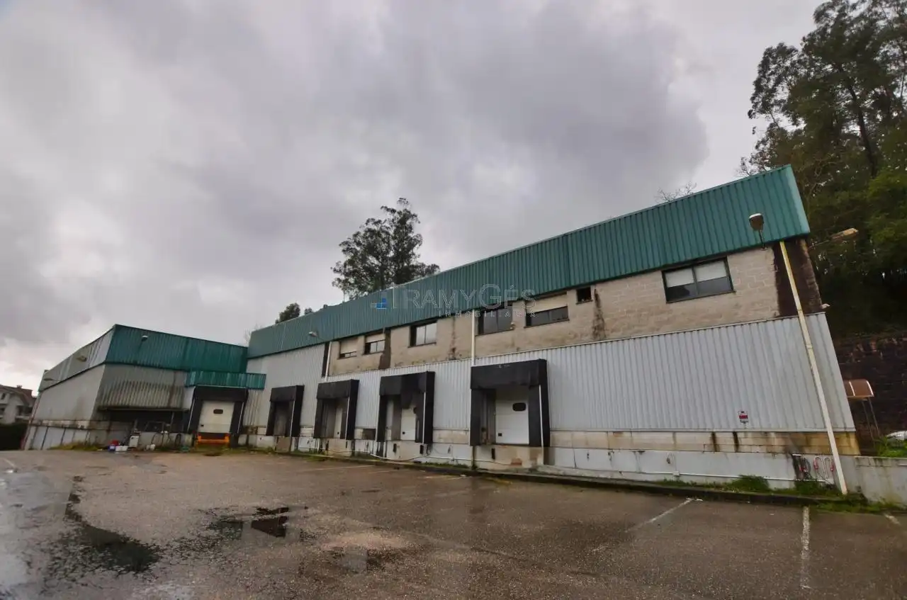 Vista exterior de Nave industrial en venta en Mos