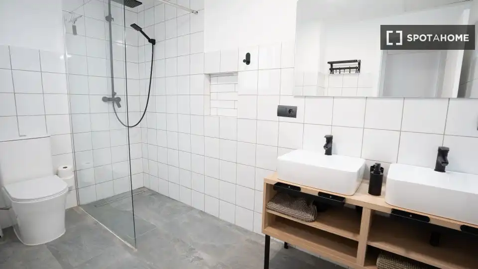 Bany de Pis de lloguer en Poblats Marítims