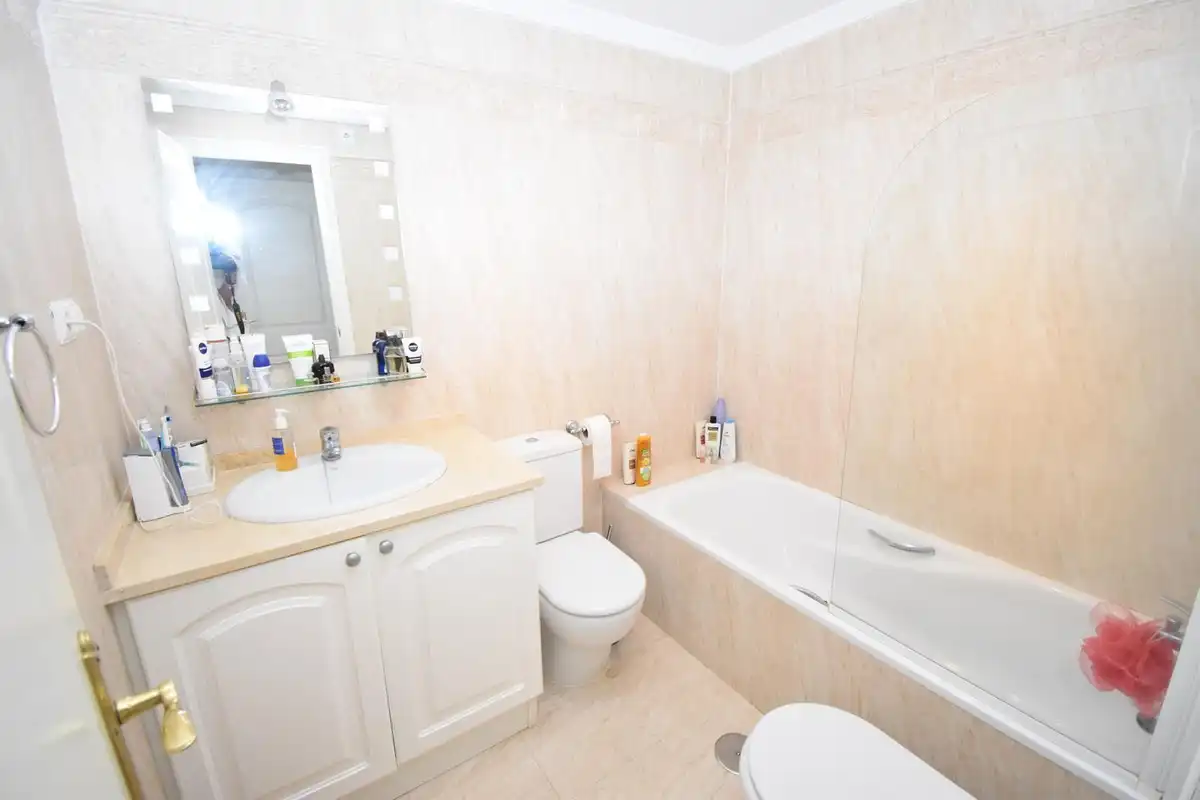 Baño de Apartamento en venta en Macharaviaya con Aire acondicionado y Piscina comunitaria