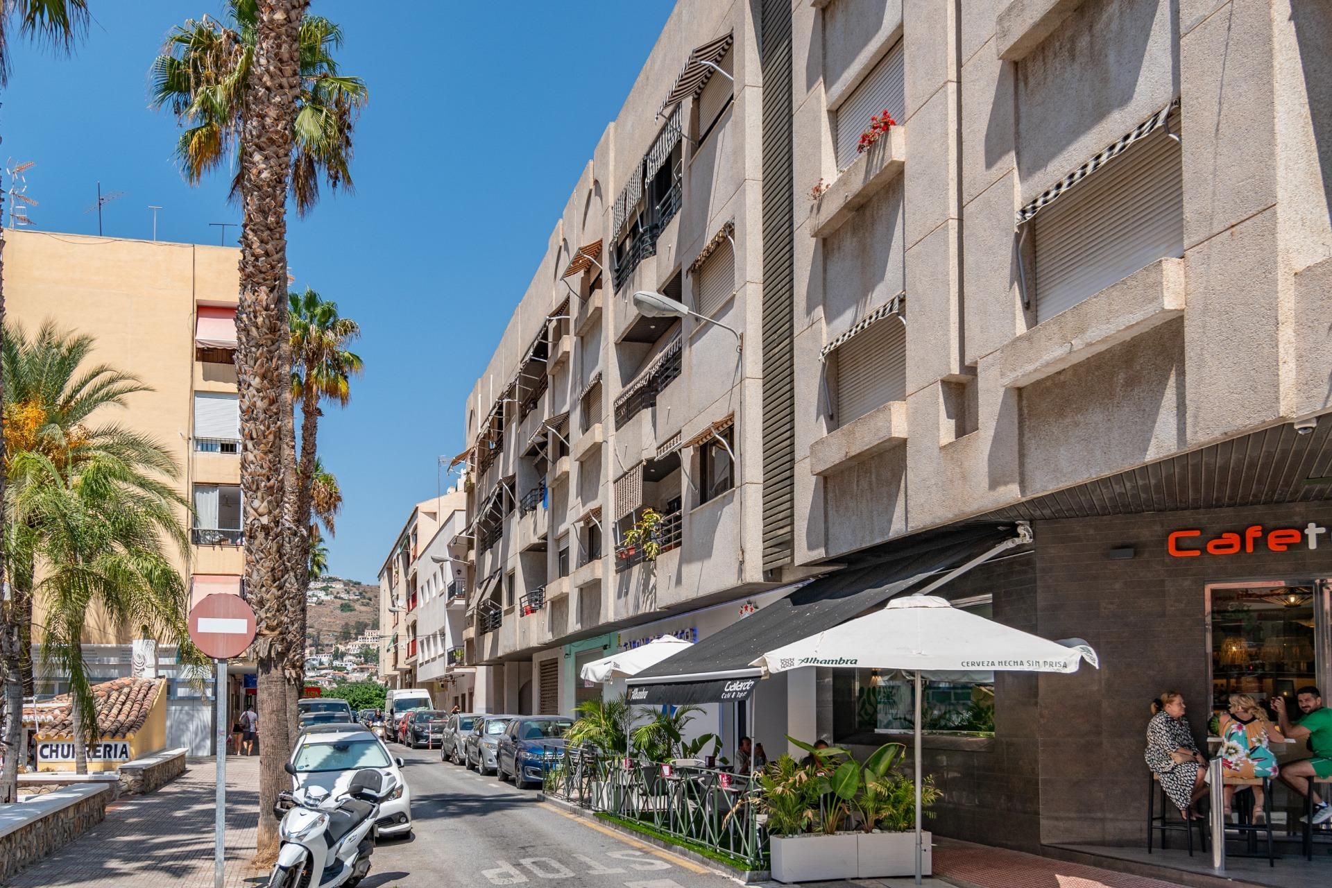Vista exterior de Piso en venta en Almuñécar con Aire acondicionado, Terraza y Balcón