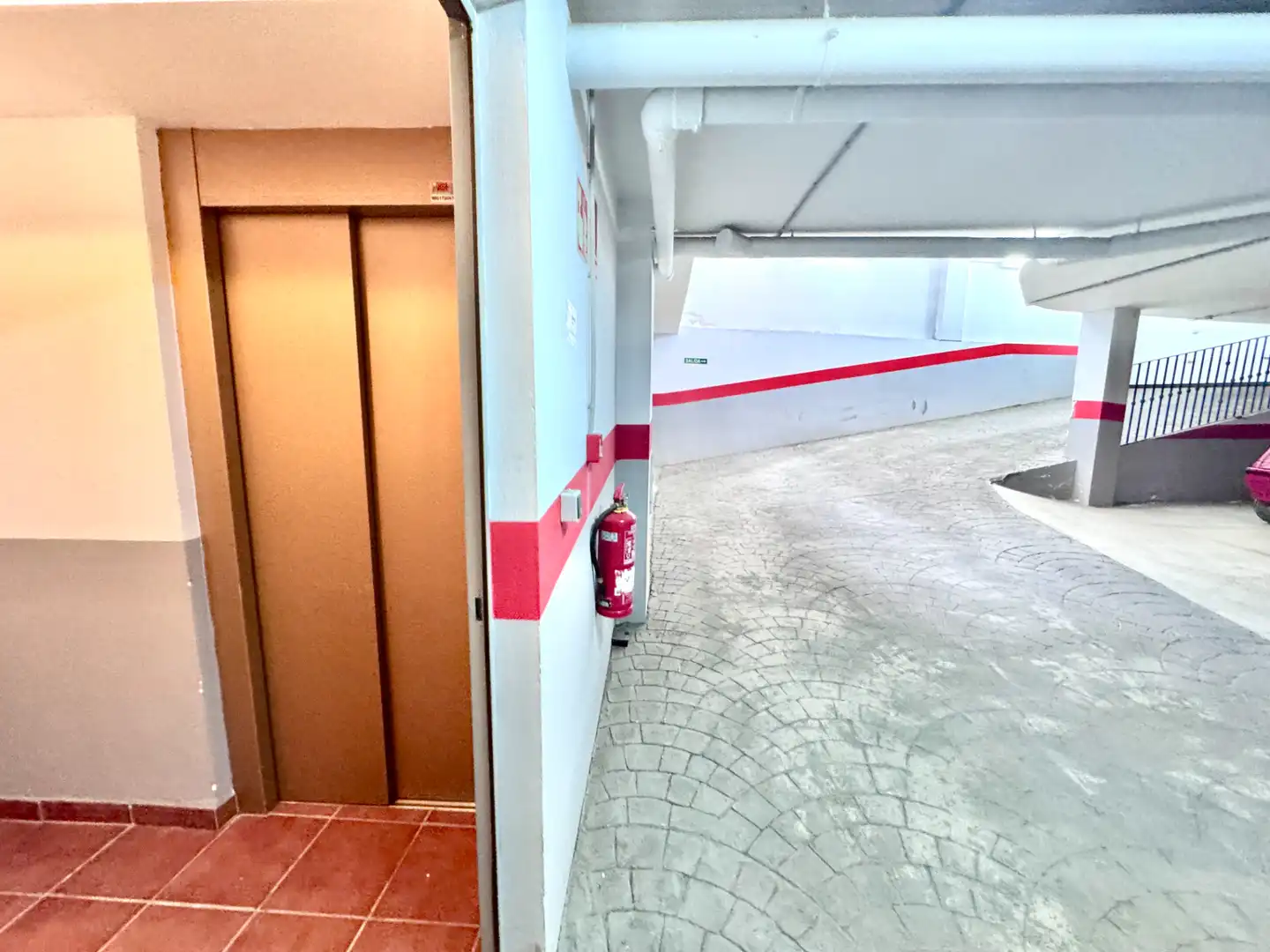 Parking de Apartamento en venta en Paterna del Río con Terraza, Trastero y Amueblado