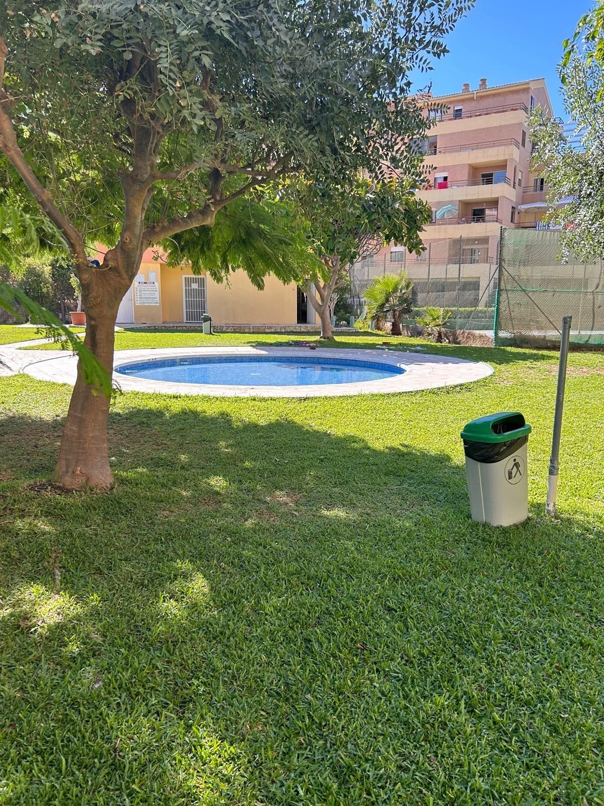 Piscina de Pis en venda en Salobreña amb Terrassa, Moblat i Balcó