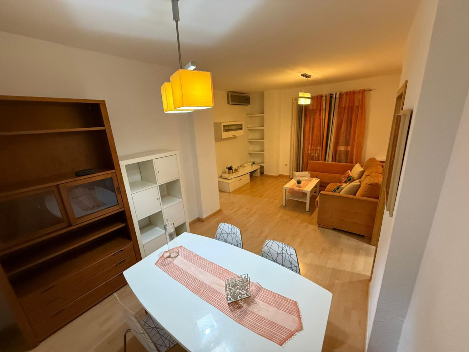 Sala d'estar de Pis de lloguer en  Sevilla Capital amb Aire condicionat