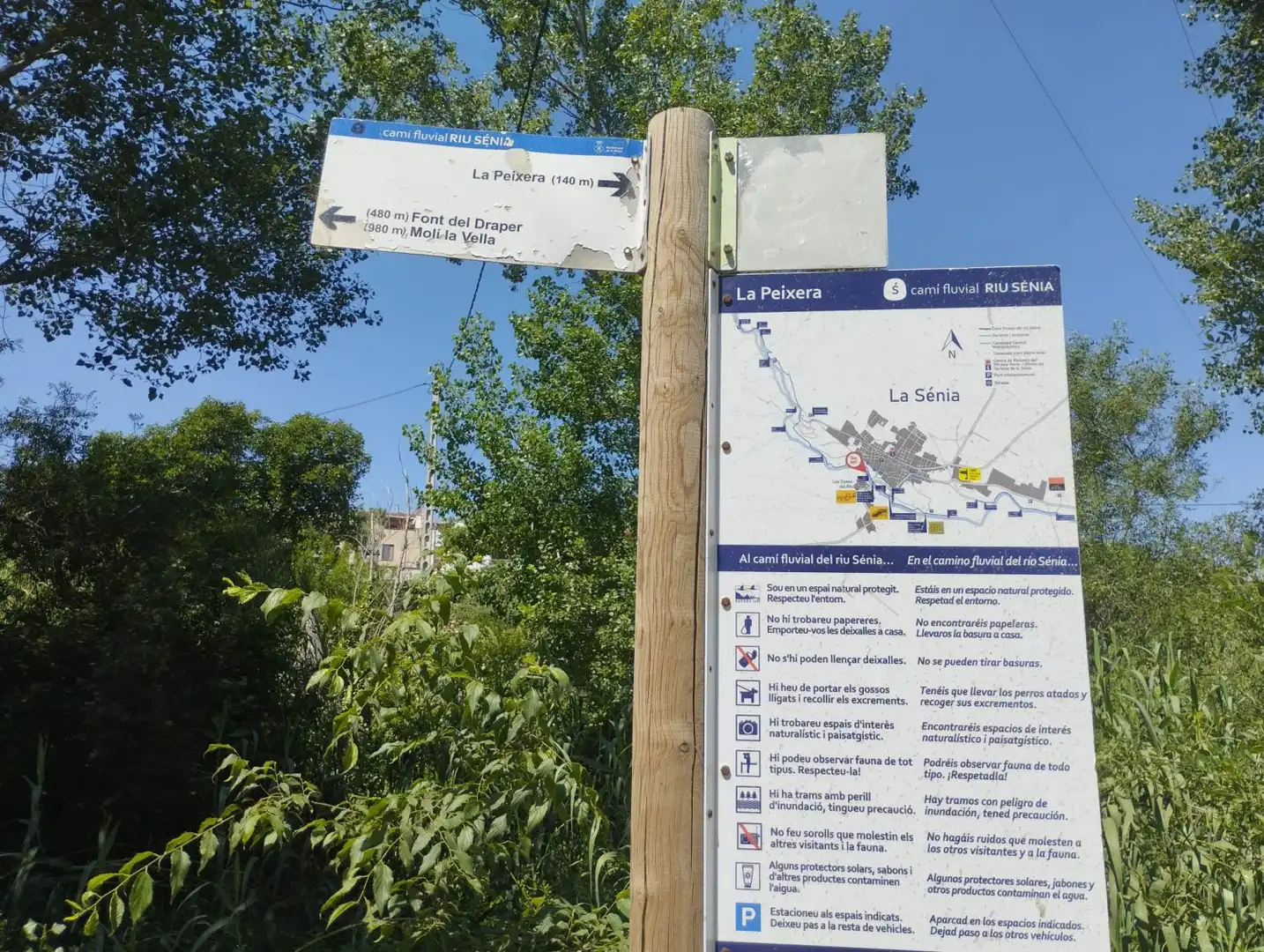 Außenansicht von Gebäude zum Verkauf in Rossell