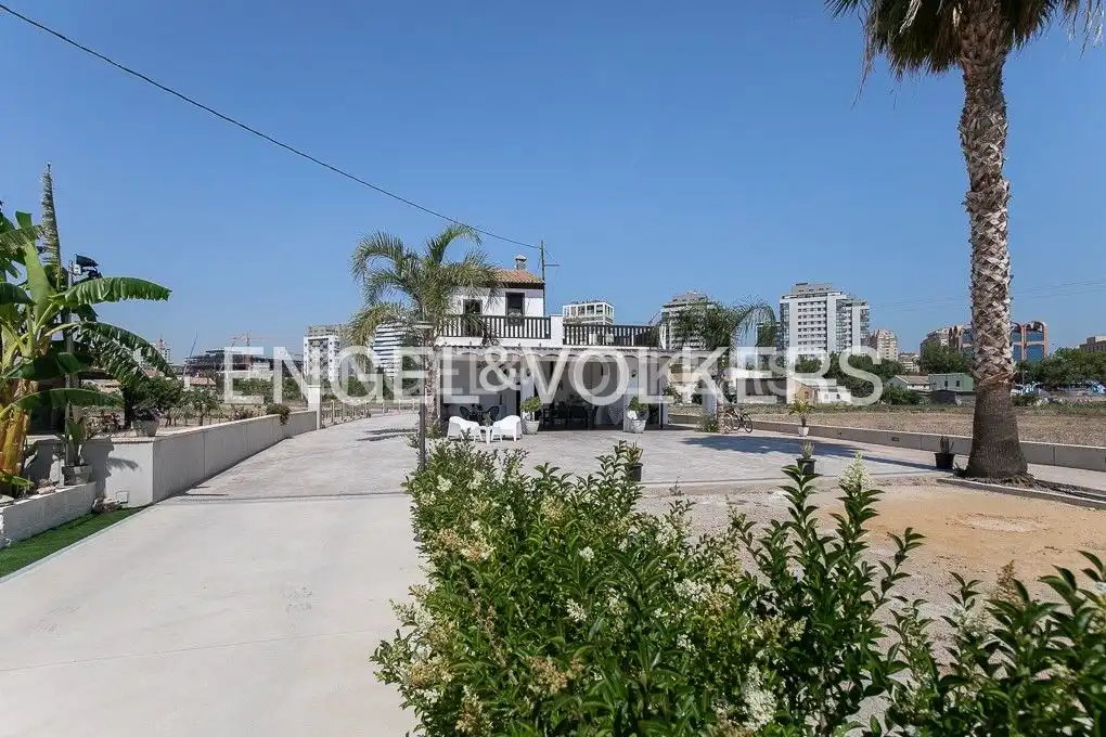 Vista exterior de Casa o chalet en venta en Valencia con Aire acondicionado, Calefacción y Jardín privado
