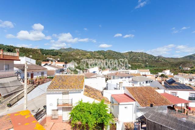 Casa-chalet en Venta en Benamargosa