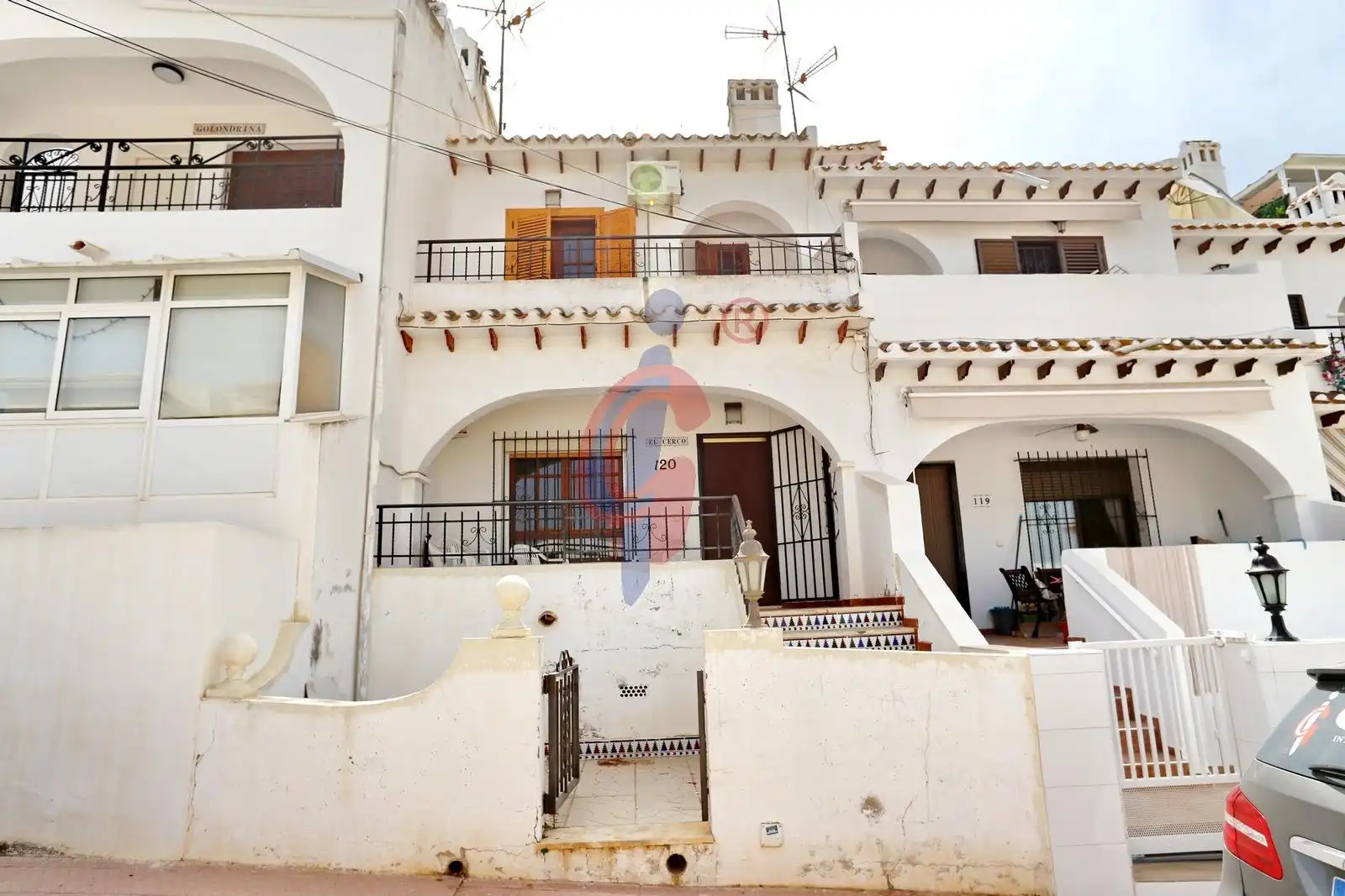 Vista exterior de Casa adosada en venda en Torrevieja amb Aire condicionat, Calefacció i Terrassa