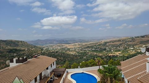 Ático en Alcaucín con terraza y vistas a la piscina