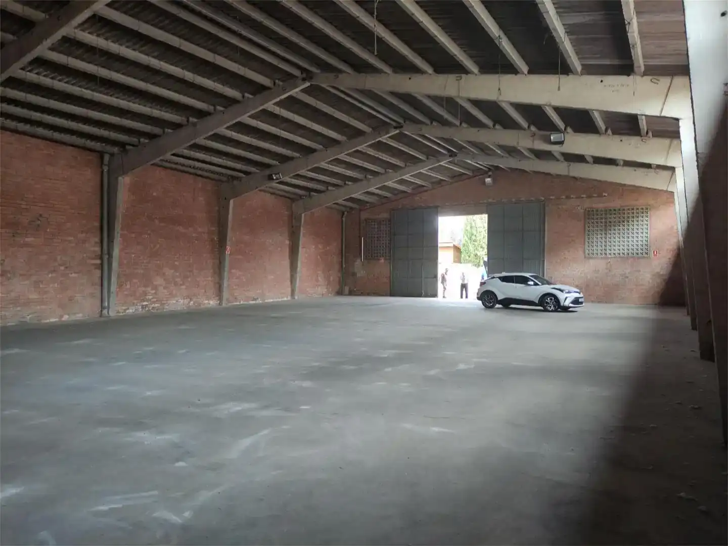 Parkplatz von Fabrikhallen zur Miete in Torroella de Montgrí