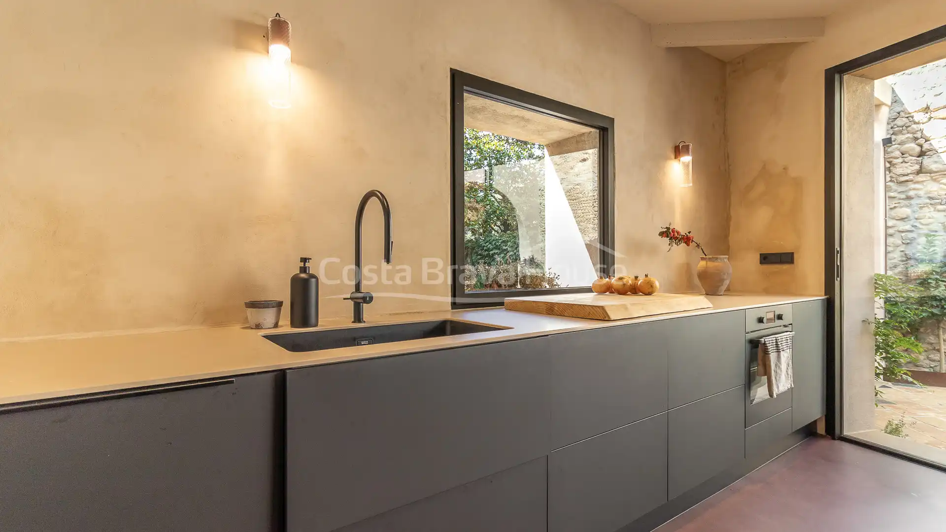 Küche von Country house zum Verkauf in Ventalló mit Klimaanlage, Heizung und Privatgarten