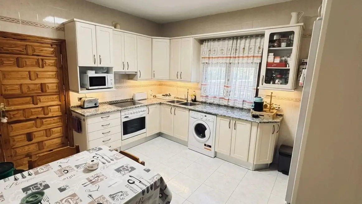 Cocina de Casa o chalet en venta en El Casar de Escalona con Aire acondicionado, Calefacción y Jardín privado