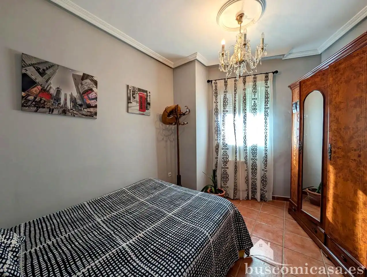 Dormitori de Casa o xalet en venda en Linares amb Aire condicionat, Calefacció i Jardí privat