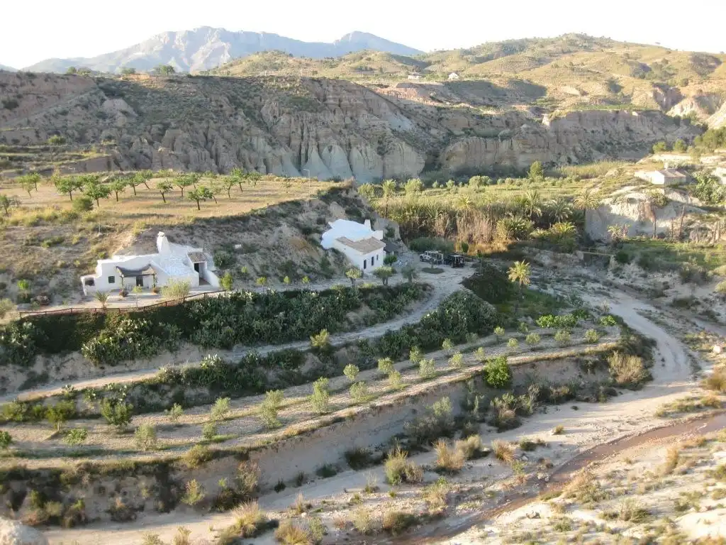 Casa rústica con jardín en venta en Pasaje de Abanilla 11