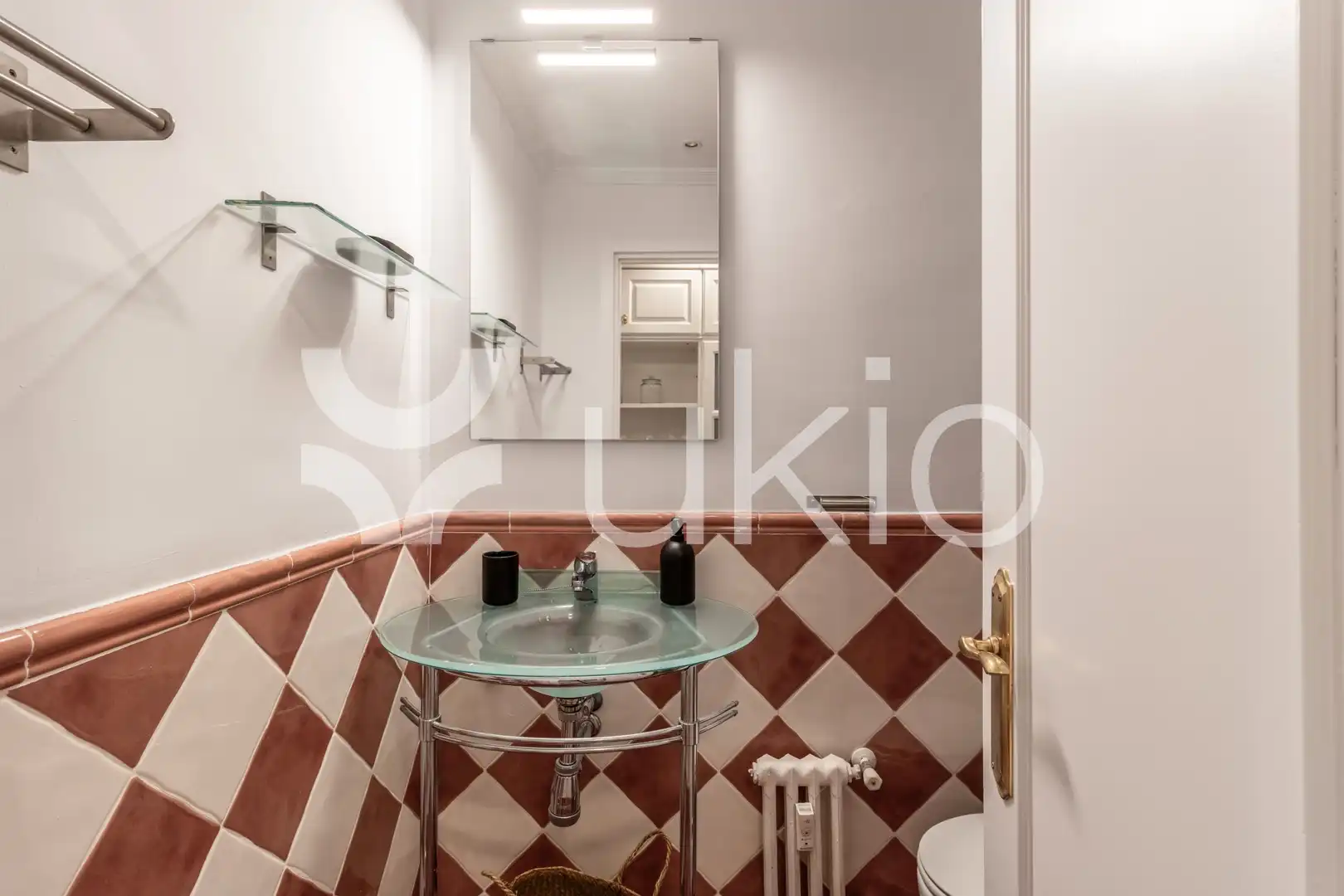 Bany de Apartament de lloguer en Madrid amb Aire condicionat, Calefacció i Moblat