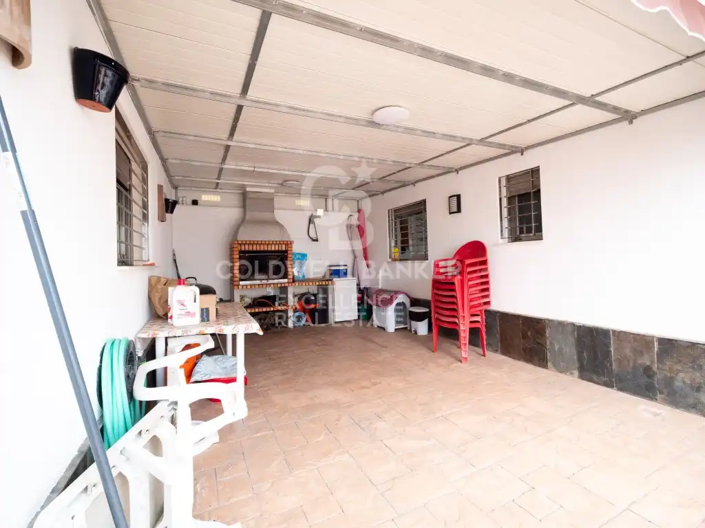 Houses for sale in Oliva  with Air Conditioner, Terrace and Swimming Pool