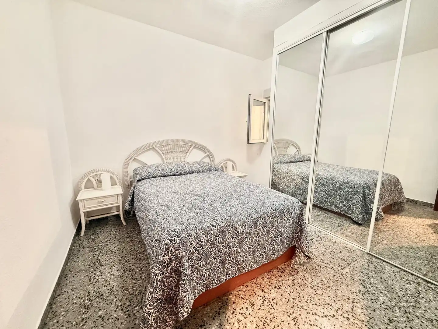 Dormitori de Apartament de lloguer en Alicante / Alacant amb Aire condicionat, Moblat i Balcó