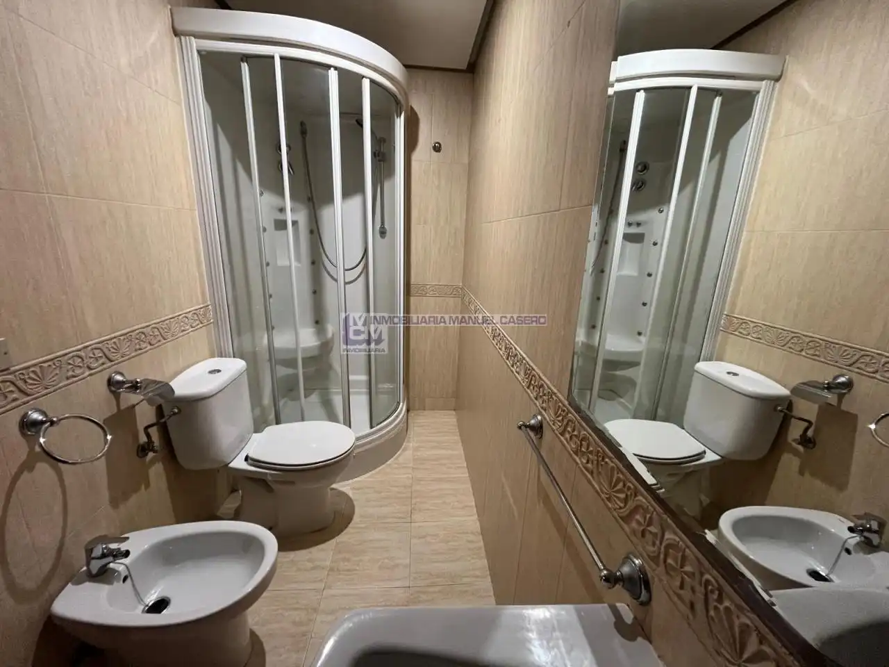 Bathroom of Flat for rent in Cáceres  with Air Conditioner, Heating and Parquet flooring