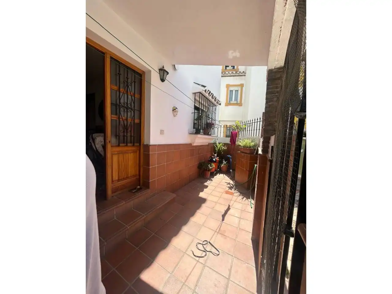 Außenansicht von Einfamilien-Reihenhaus zum Verkauf in Estepona mit Klimaanlage und Terrasse