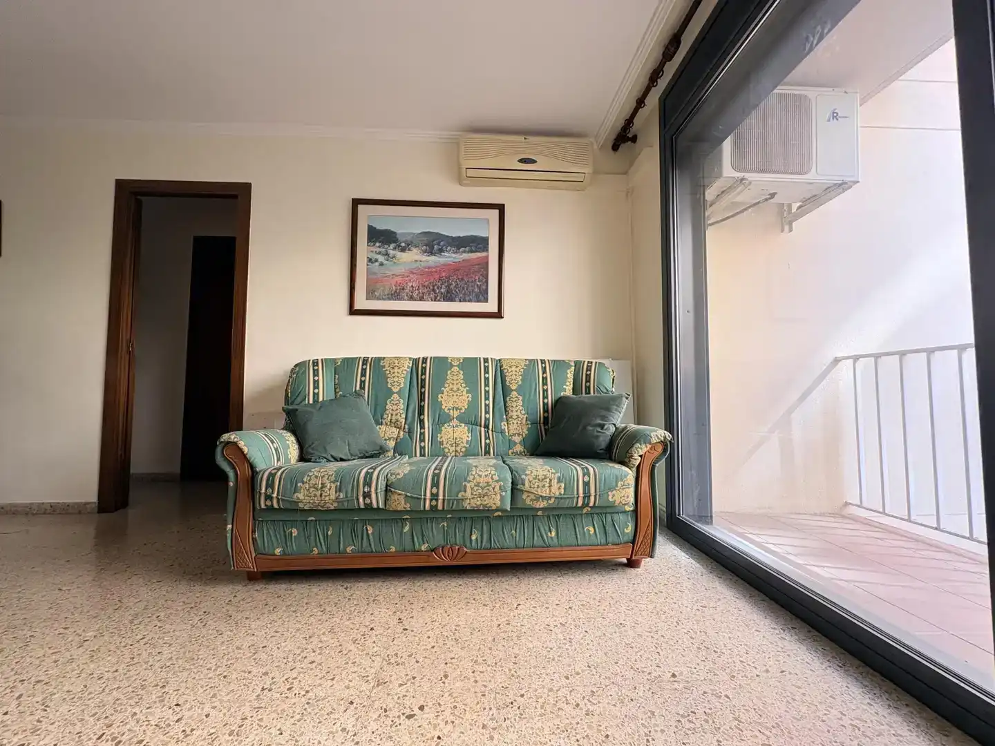 Sala d'estar de Pis en venda en Sant Cugat del Vallès amb Aire condicionat i Balcó