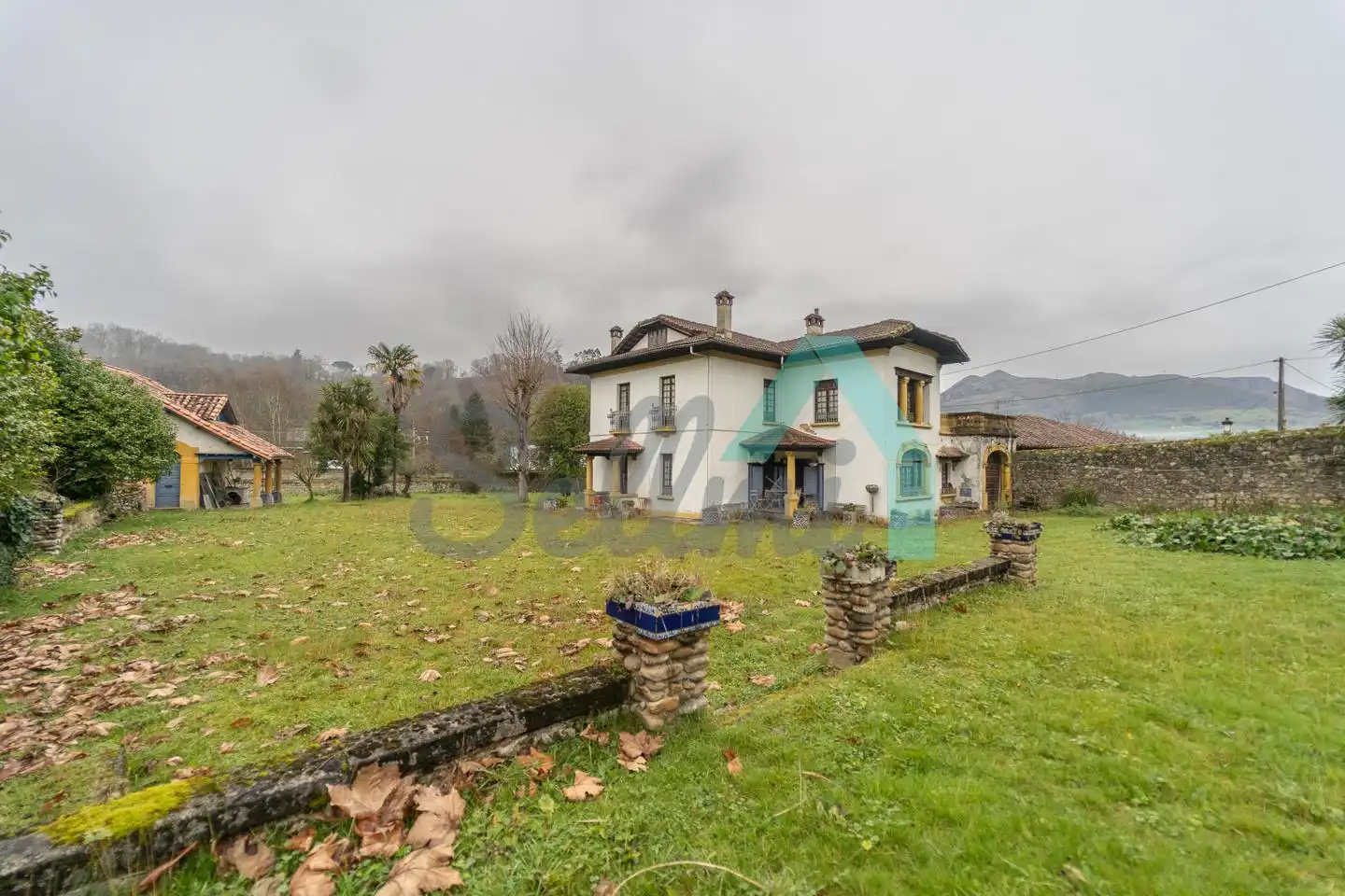 Vista exterior de Casa o xalet en venda en Piloña amb Jardí privat, Parquet i Terrassa