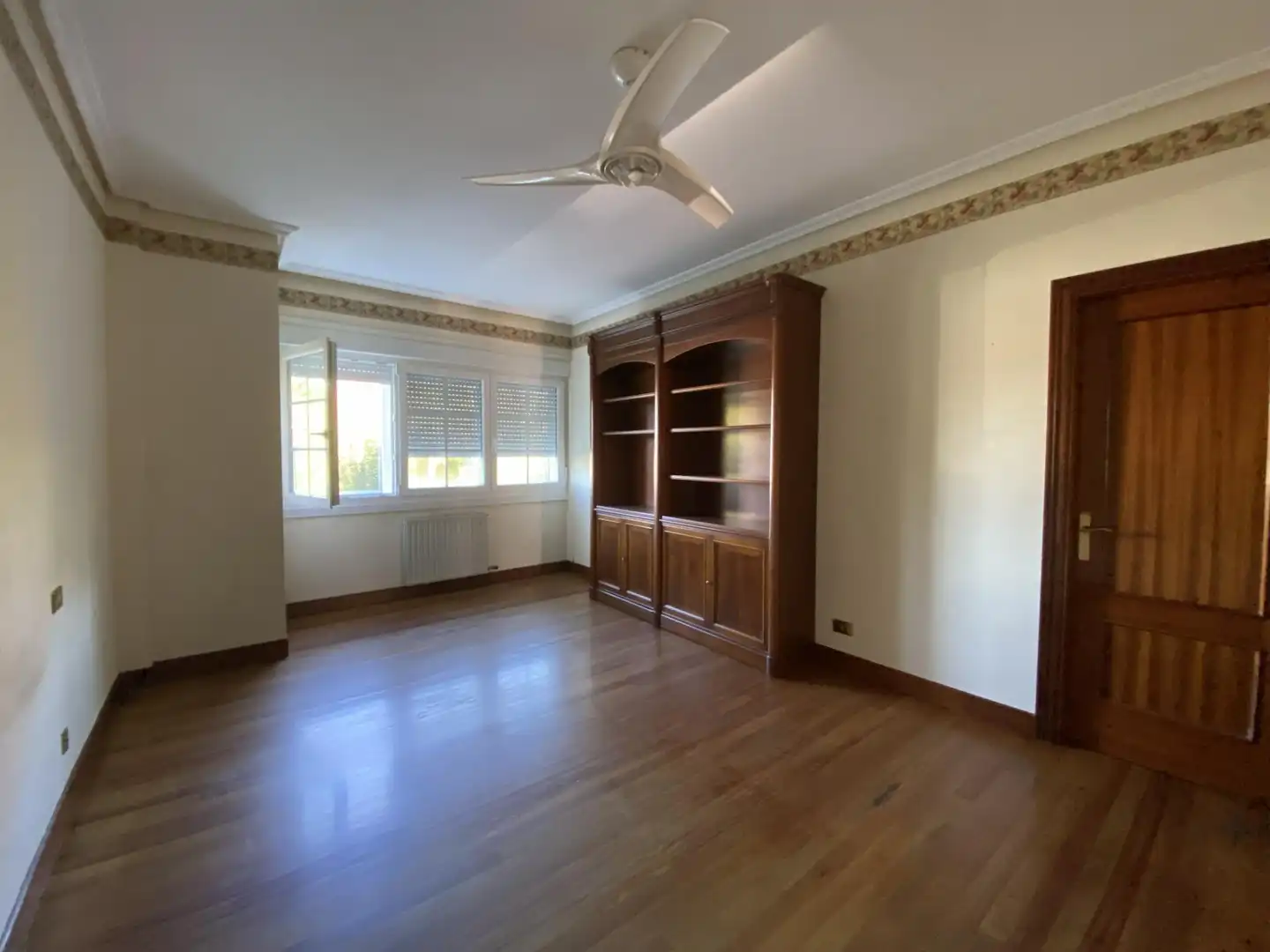 Wohnzimmer von Einfamilien-Reihenhaus zum Verkauf in Loiu mit Heizung, Privatgarten und Terrasse