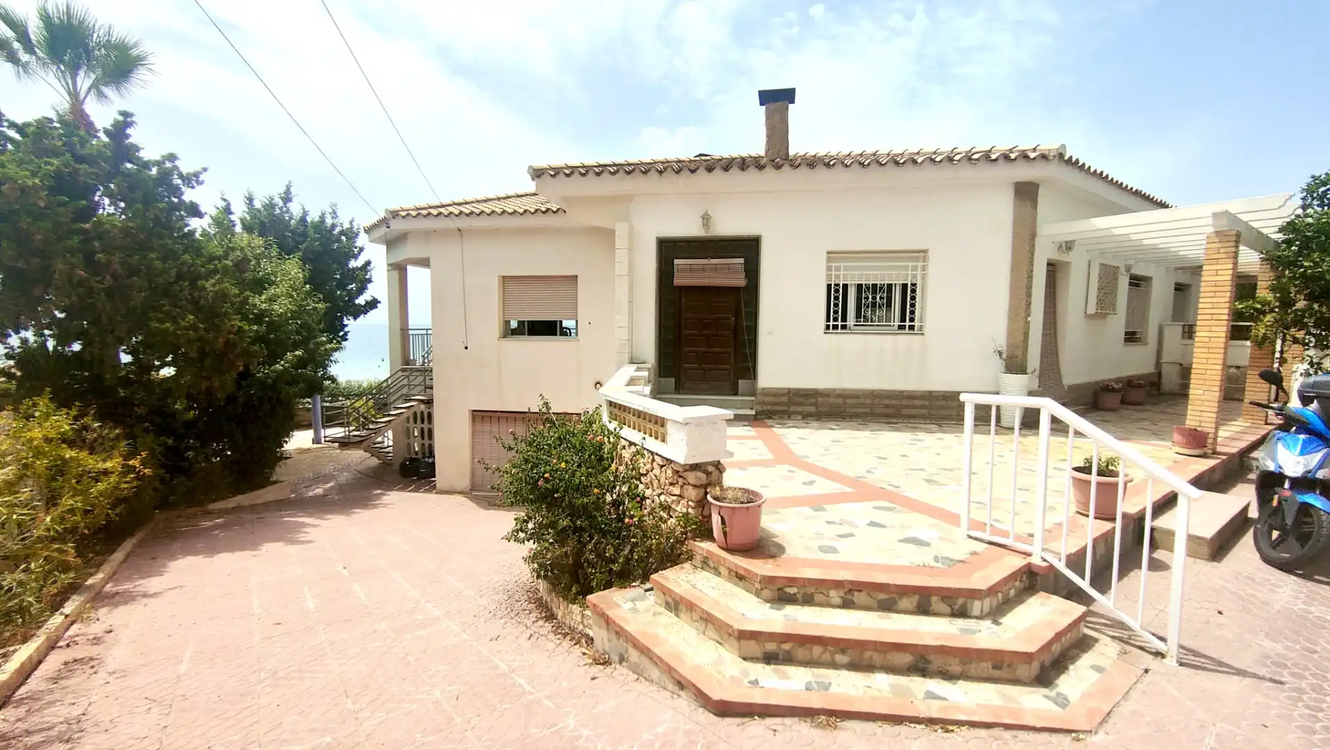 Vista exterior de Casa o xalet en venda en Santa Pola amb Jardí privat, Terrassa i Traster