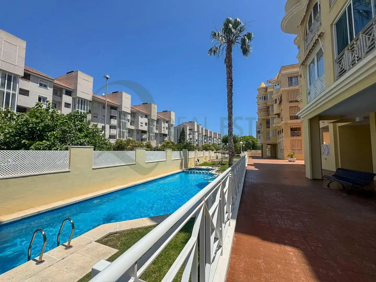 Außenansicht von Erdgeschoss zum Verkauf in Alicante / Alacant mit Klimaanlage, Heizung und Privatgarten