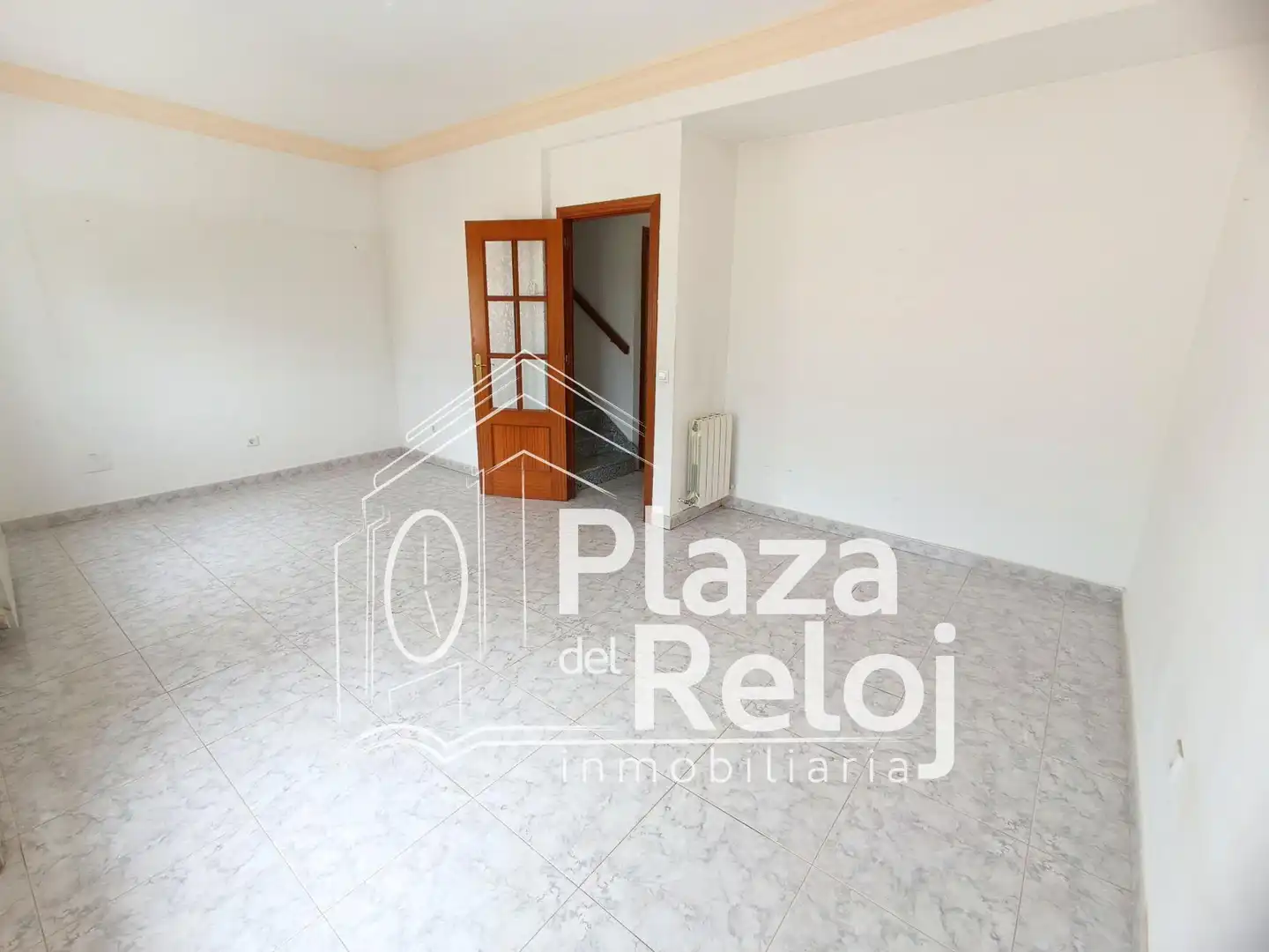 Vista exterior de Casa adosada en venda en Navalcán amb Aire condicionat, Terrassa i Traster