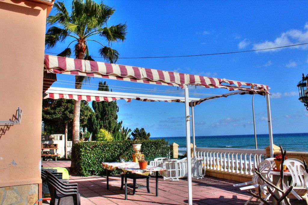 Terrassa de Casa o xalet en venda en Vélez-Málaga amb Jardí privat i Moblat