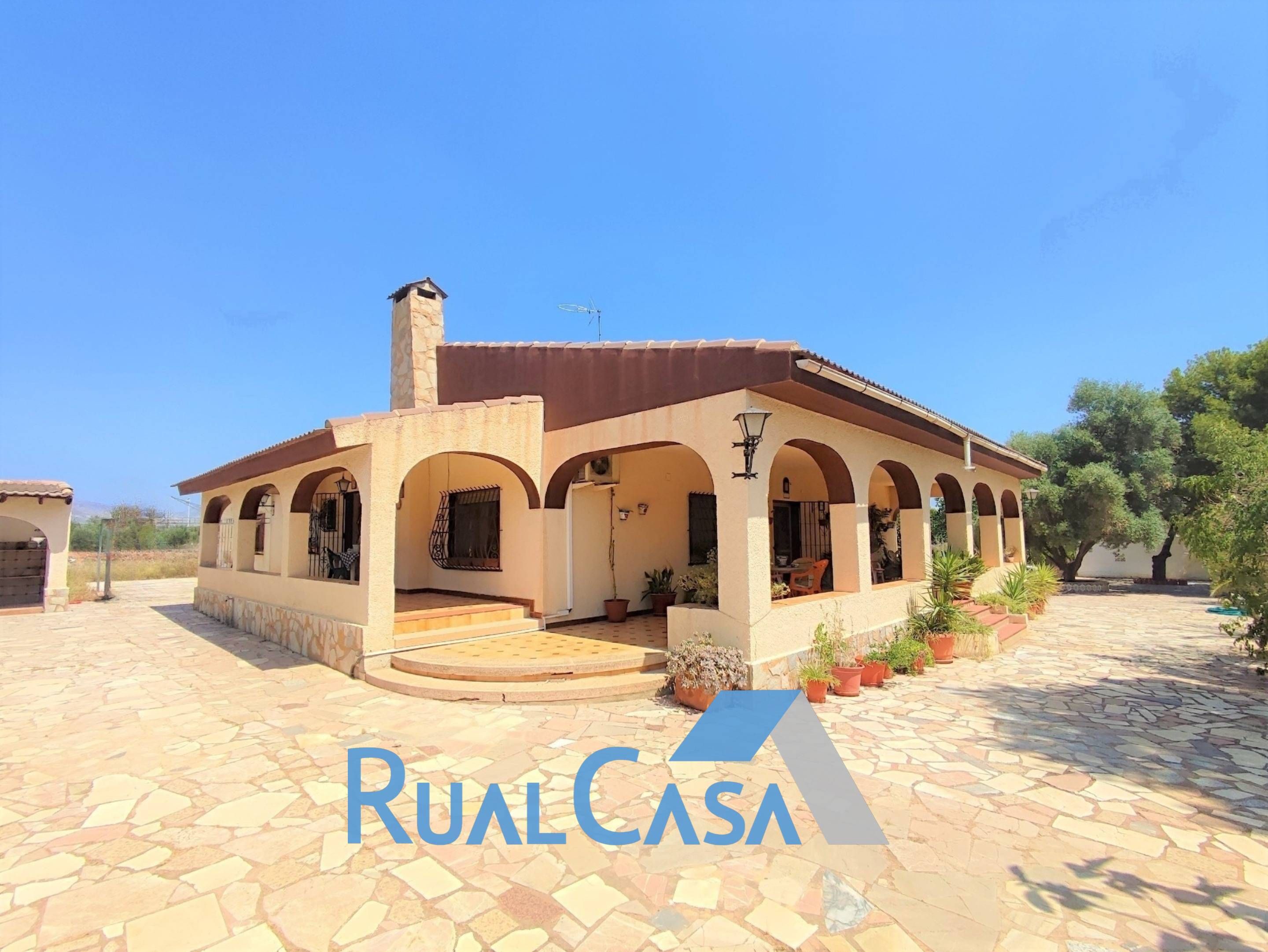Exterior view of House or chalet for sale in San Vicente del Raspeig / Sant Vicent del Raspeig  with Private garden and Community pool