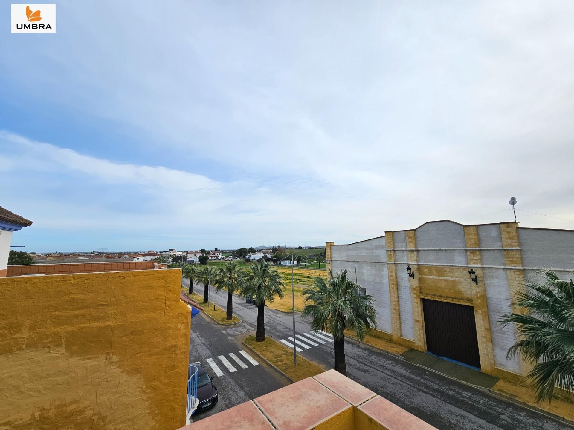 Vista exterior de Casa adosada en venda en El Cuervo de Sevilla