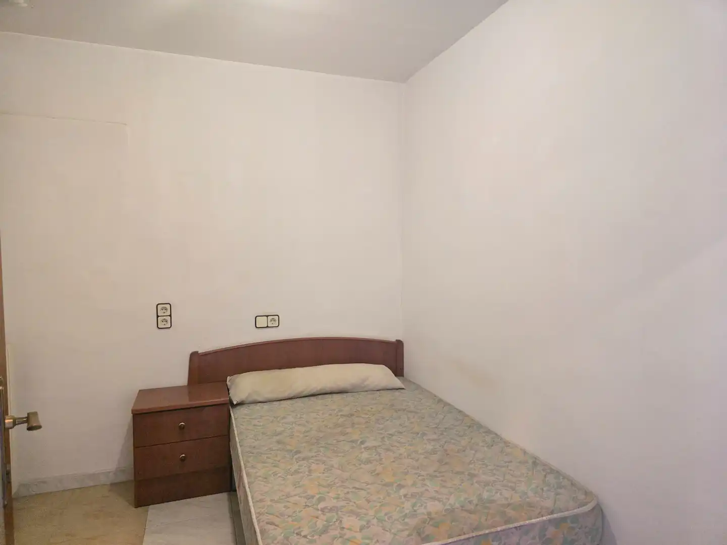 Habitación de Casa adosada en venta en Sabadell con Calefacción