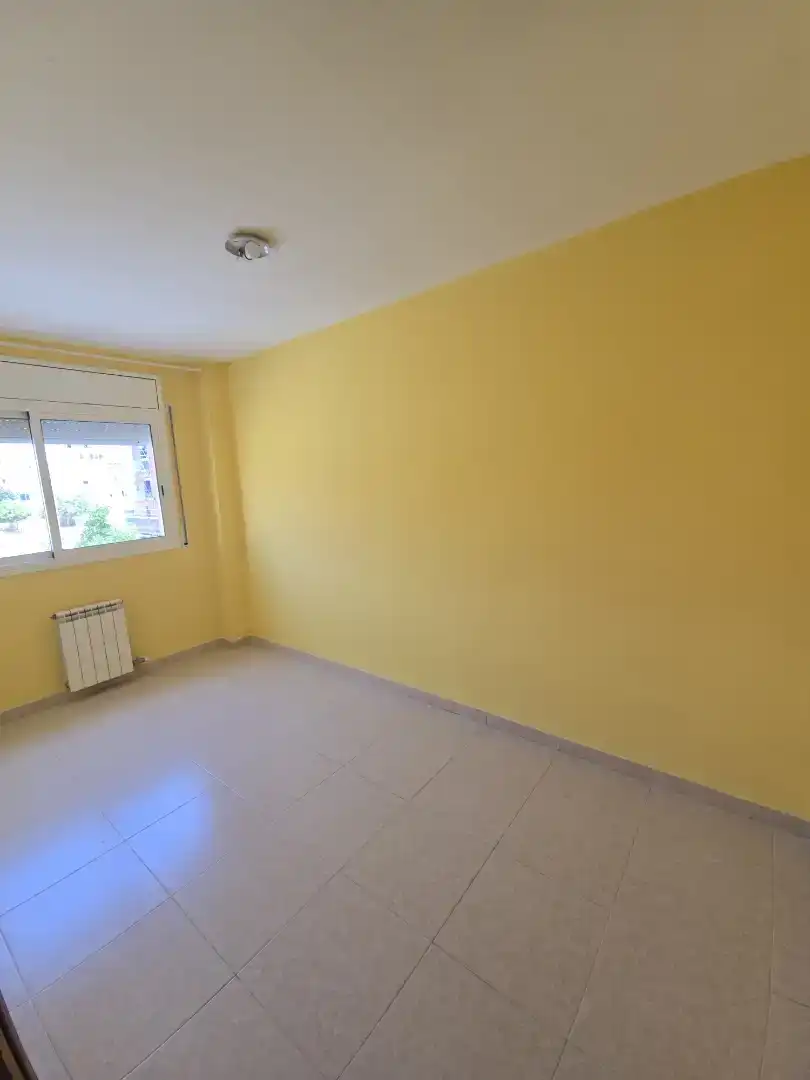 Schlafzimmer von Einfamilien-Reihenhaus zum Verkauf in Mataró mit Klimaanlage und Balkon