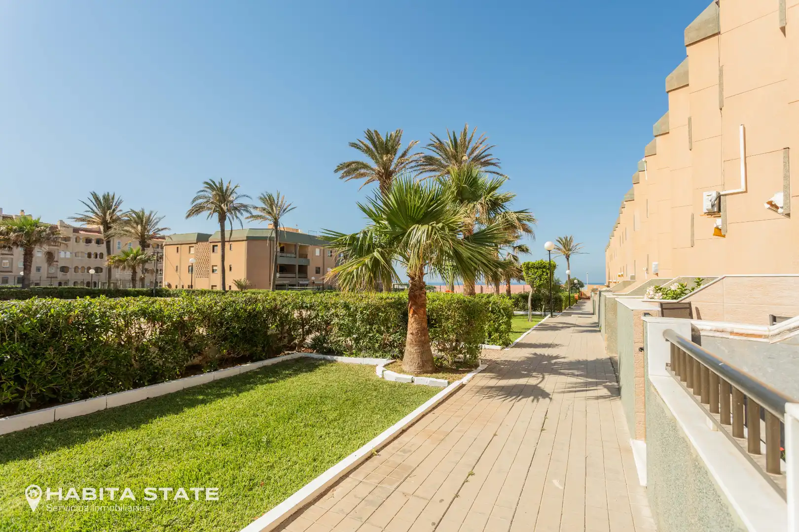 Vista exterior de Apartamento en venta en Almería con Aire acondicionado, Calefacción y Terraza