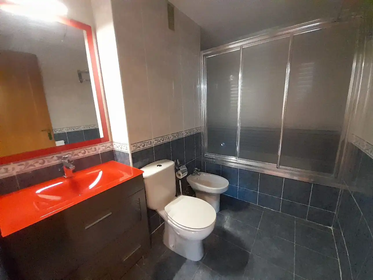 Bathroom of Flat for sale in Madrid  with Air Conditioner, Heating and Storage room