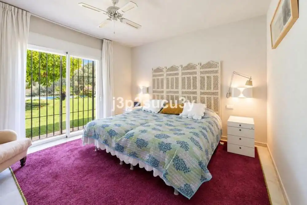 Dormitori de Casa o xalet de lloguer en Marbella amb Aire condicionat, Jardí privat i Terrassa