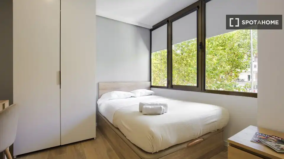 Habitación de Piso de alquiler en Madrid con Aire acondicionado, Calefacción y Amueblado