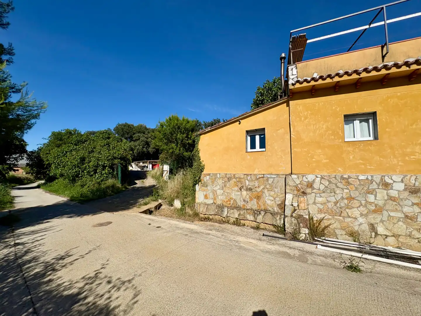 Vista exterior de Casa o xalet en venda en Palol de Revardit amb Aire condicionat, Jardí privat i Terrassa