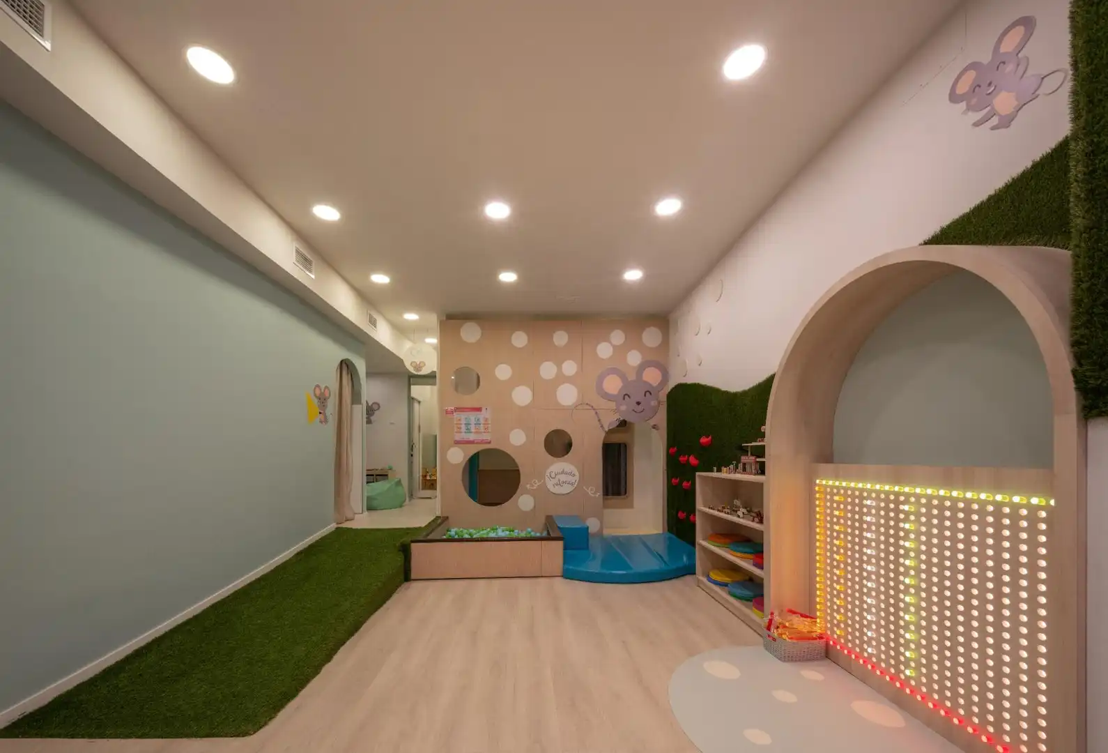 Locale commerciale in cessione a Calle Calle Ruiz Blaser 8, imagen 2