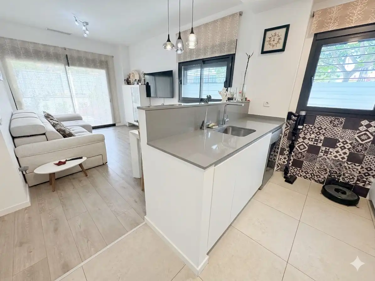 Ground floor with pool for sale in Avinguda de L'Onze de Setembre, imagen 11