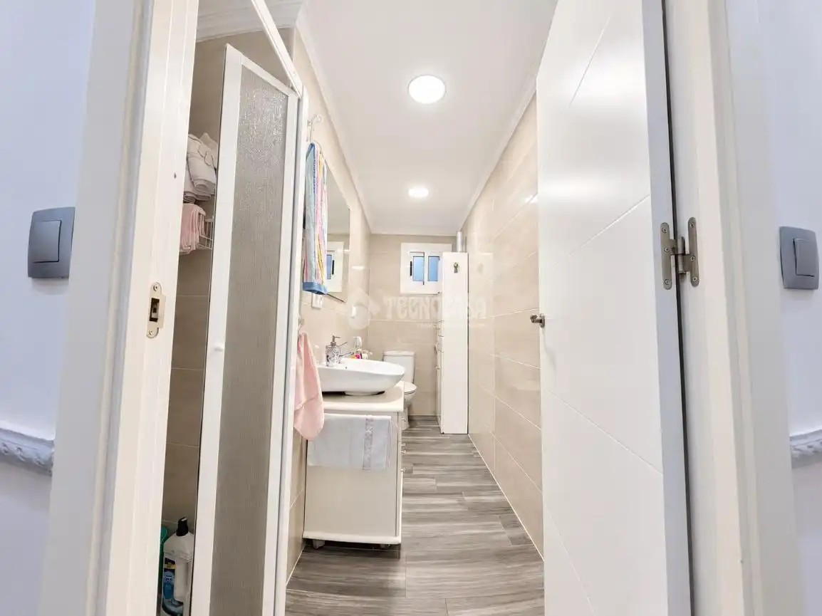 Baño de Piso en venta en Alicante / Alacant con Aire acondicionado