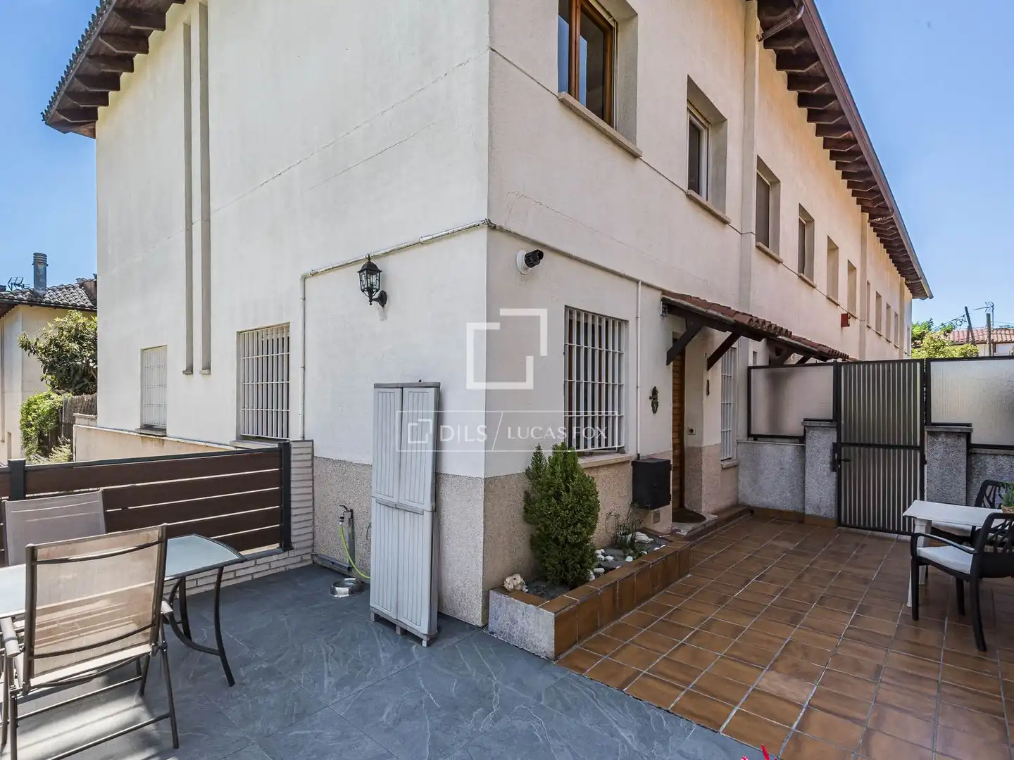 Vista exterior de Casa o xalet en venda en Sant Cugat del Vallès amb Aire condicionat, Calefacció i Jardí privat