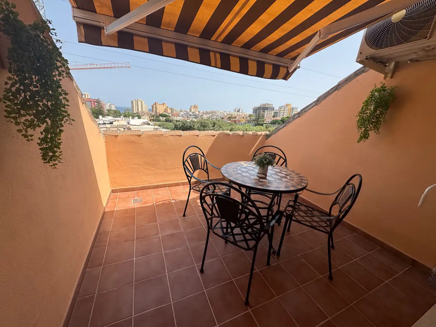 Terrassa de Apartament de lloguer en Fuengirola amb Aire condicionat, Terrassa i Moblat