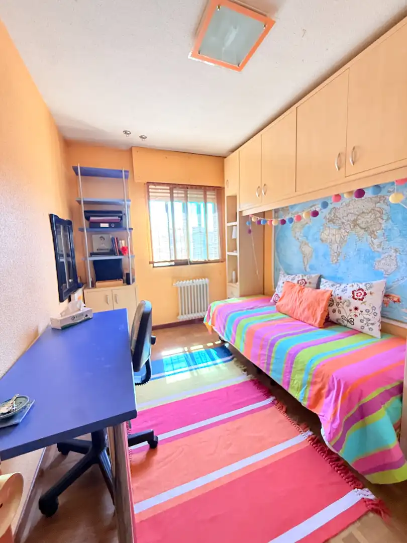 Habitación de Casa adosada en venta en San Sebastián de los Reyes con Aire acondicionado, Calefacción y Jardín privado