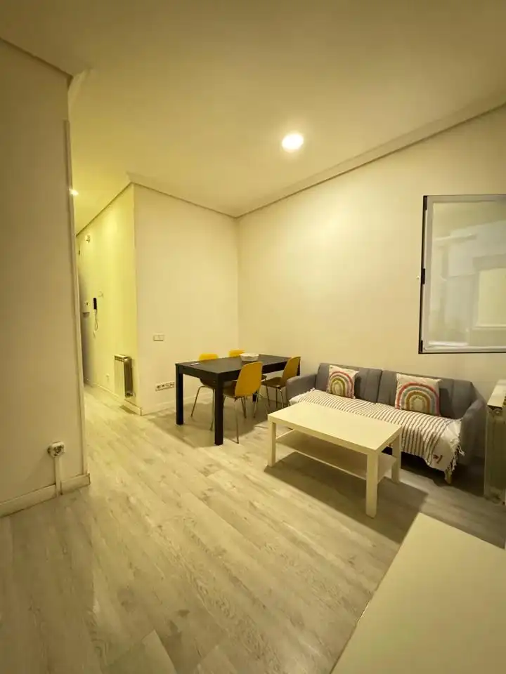 Sala d'estar de Planta baixa en venda en Madrid amb Calefacció i Moblat