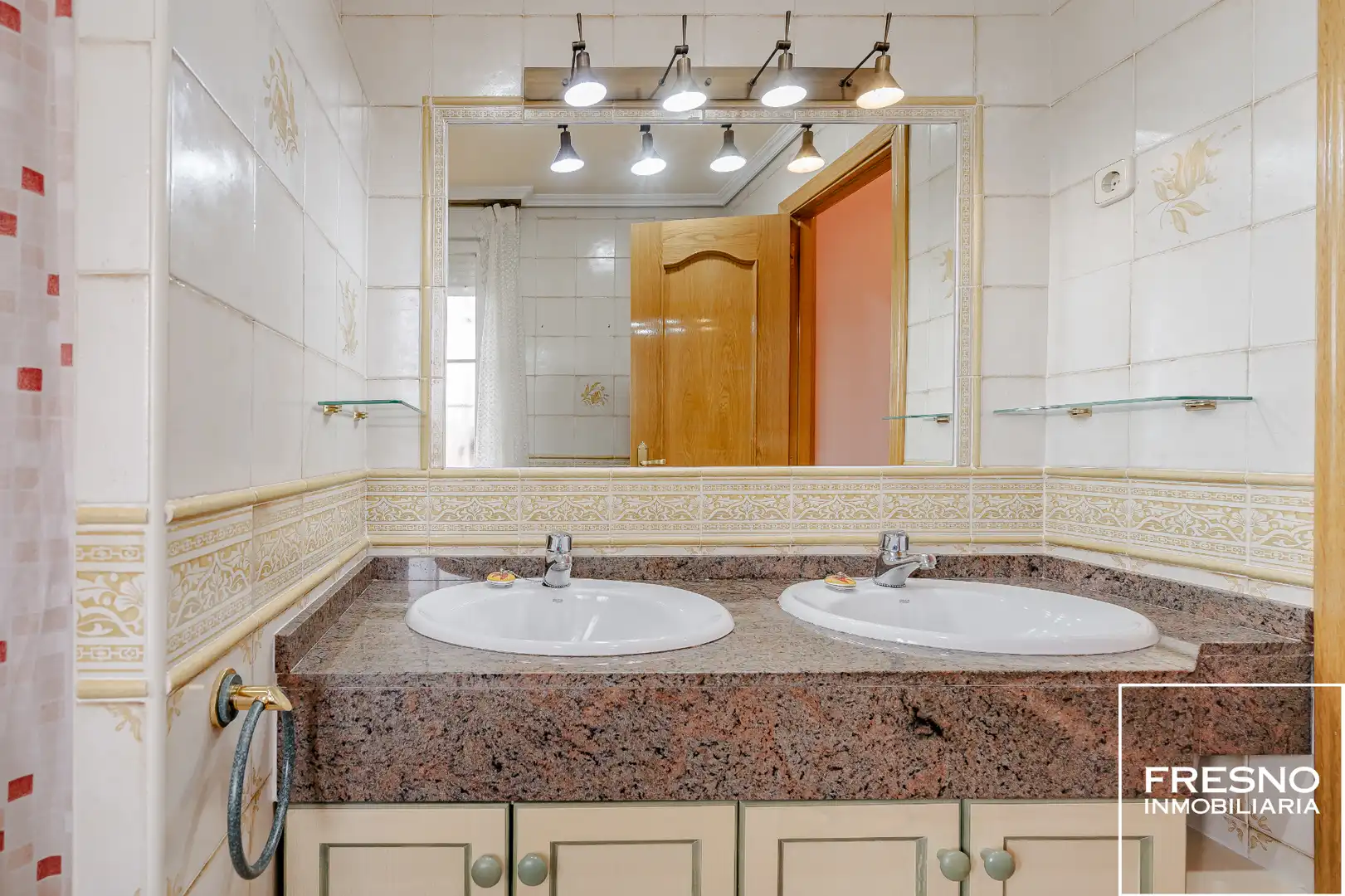 Bathroom of Detached homes for sale in Cobeña  with Air Conditioner, Heating and Private garden
