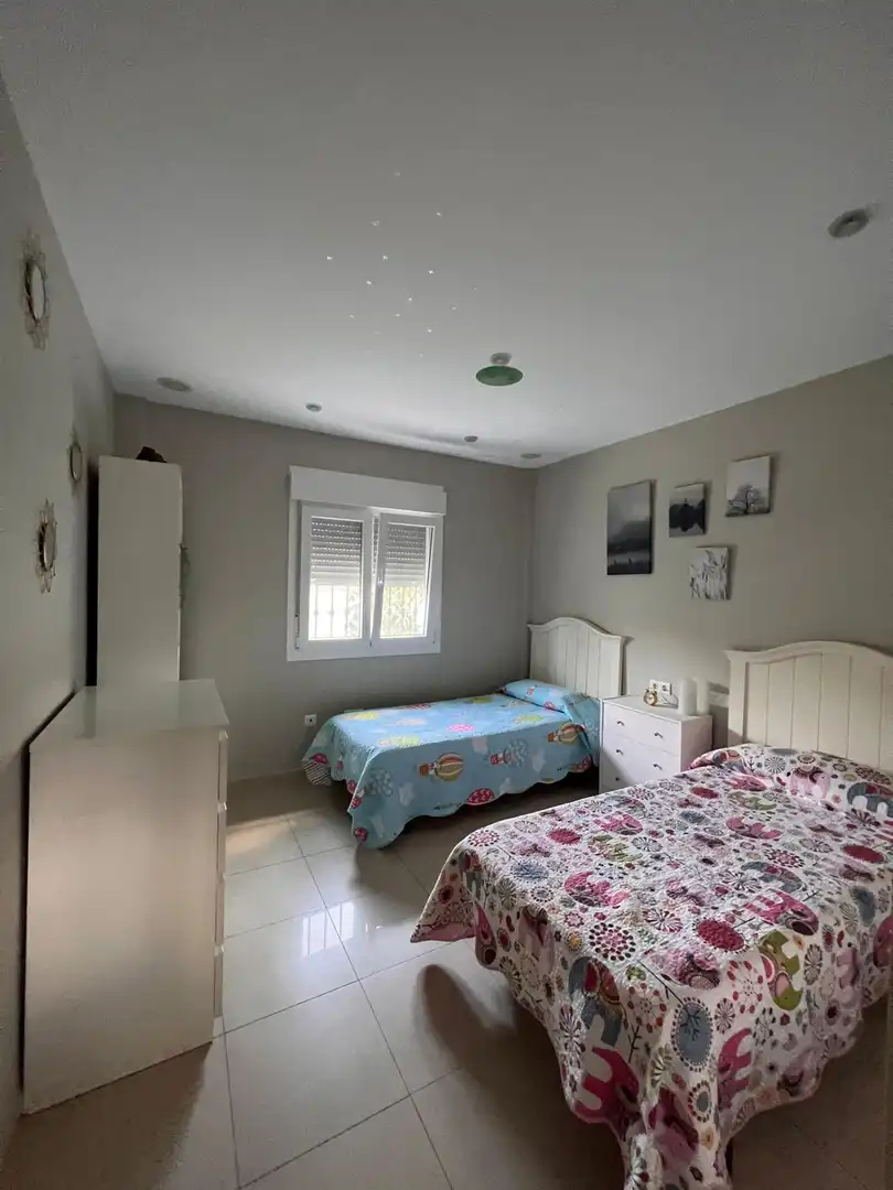 Dormitori de Casa o xalet en venda en Los Barrios