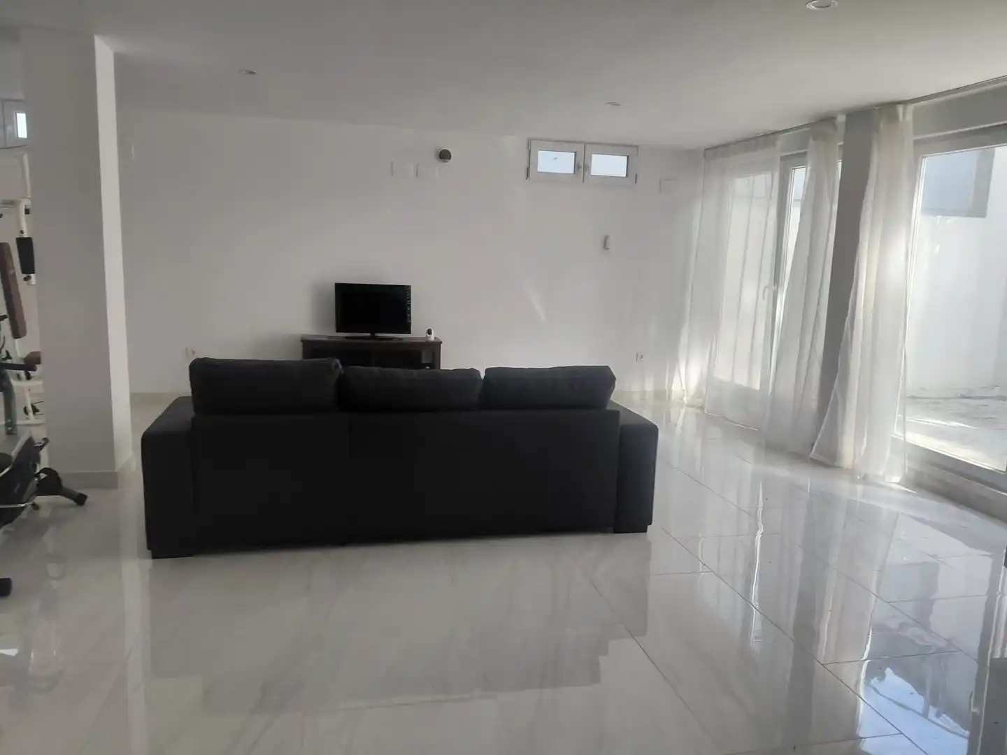 Sala d'estar de Casa o xalet en venda en La Nucia amb Aire condicionat, Jardí privat i Traster