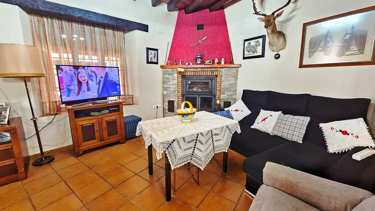 Sala de estar de Casa o chalet en venta en El Castillo de las Guardas con Aire acondicionado, Jardín privado y Terraza
