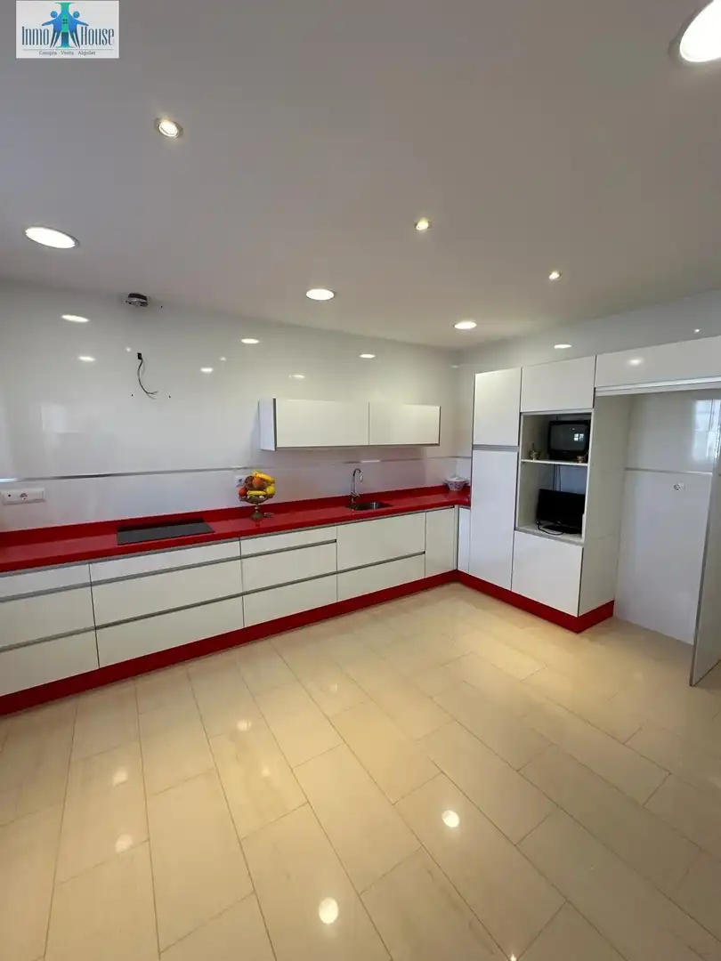 Cuina de Casa o xalet en venda en Albacete amb Aire condicionat, Jardí privat i Parquet